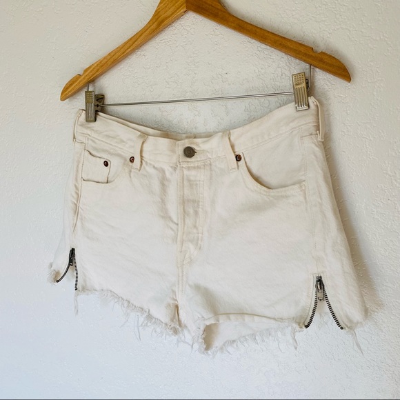 LEVIS 501 Altered white denim Jean Shorts side zipper cutoff - Picture 4 of 11